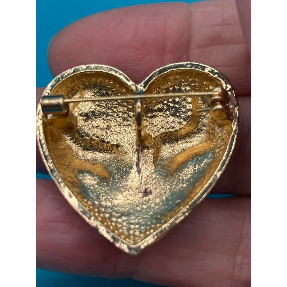 NEW Heart Hands Enamel Pin Brooch Pendent Red Gold Tone Love Friends Gift